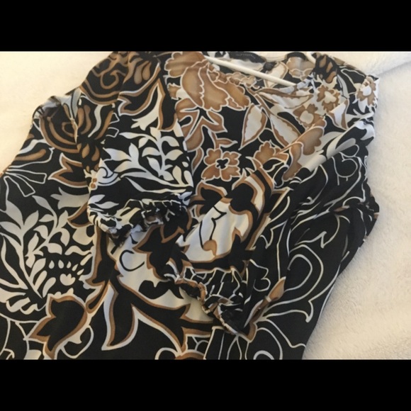 Looks great on - Investments tunic 😍🔥😍 - Picture 4 of 4